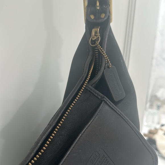 Coach Bucket Bag with leather Coach Tag , Great Condition ! - Picture 8 of 8